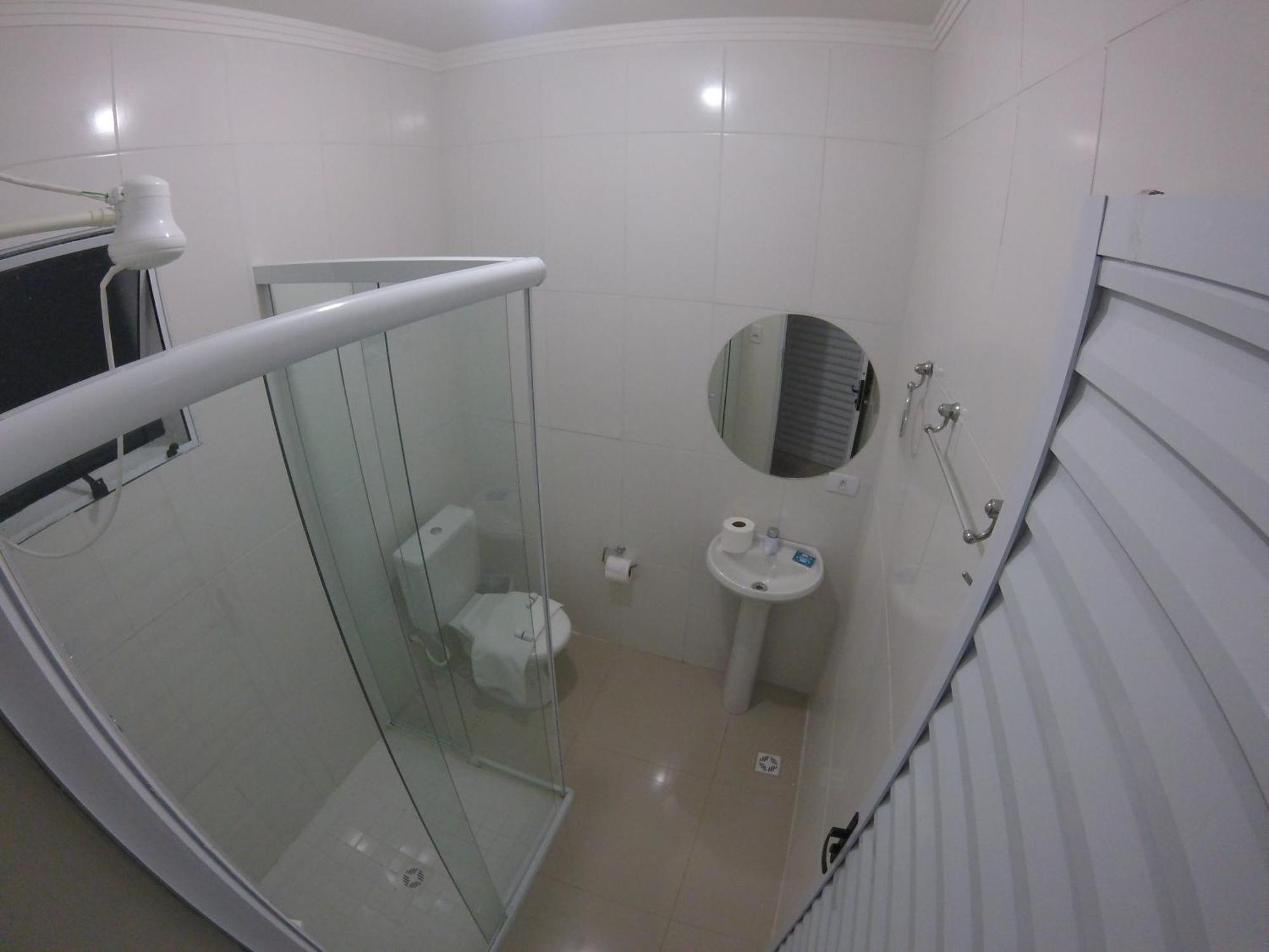 Pousada Praia Cia, Piscina, Centro, Estacionamento, Wifi, Saida Ate As 16H Bertioga Værelse billede
